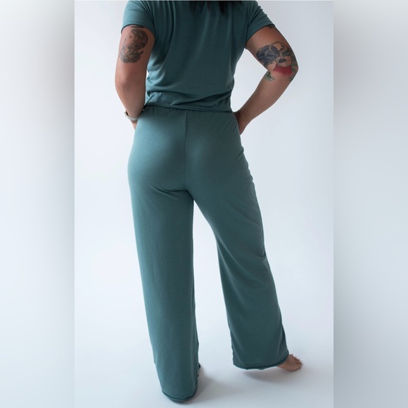 Savvi Courtney Set in Teal Green - Picture 12 of 16